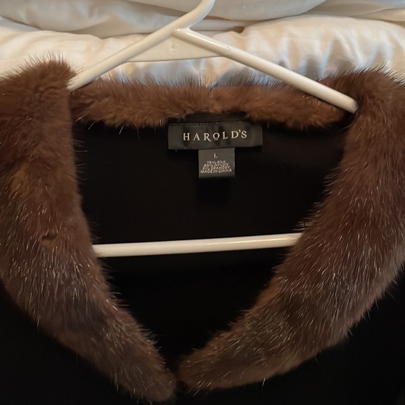 Elegant sweater button down with fur collar - Picture 2 of 5